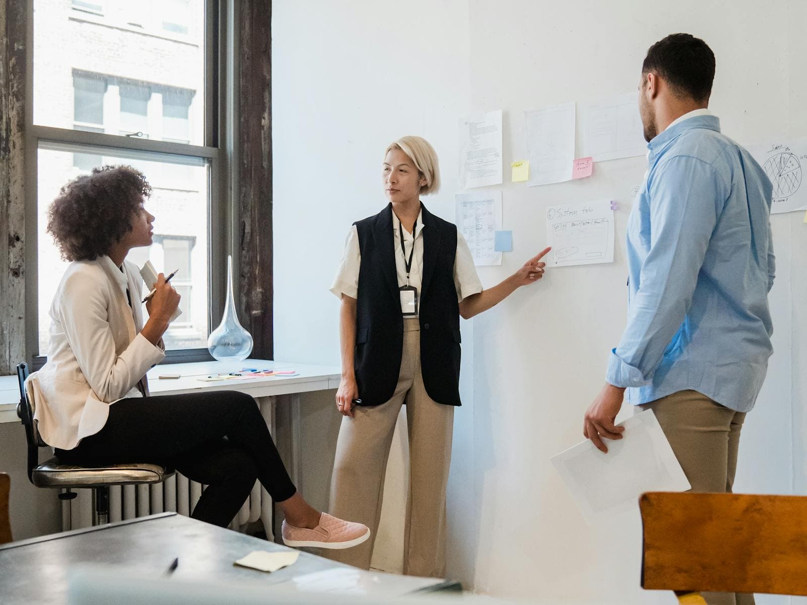 Hybrid implementation planning across hardware context and software delivery stages